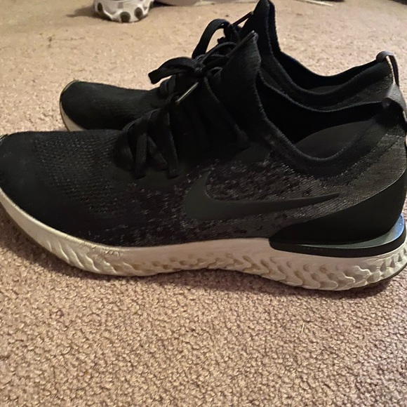 Nike running shoes - Picture 1 of 3